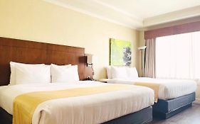 Hotel & Suites Le Dauphin Drummondville